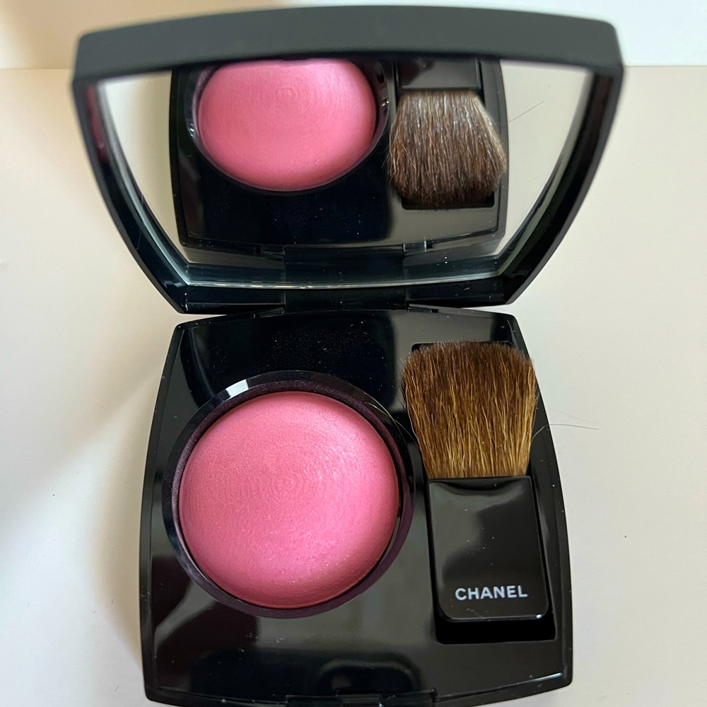 Chanel Powder Blush (64 Pink Explosion) NEW Never Used